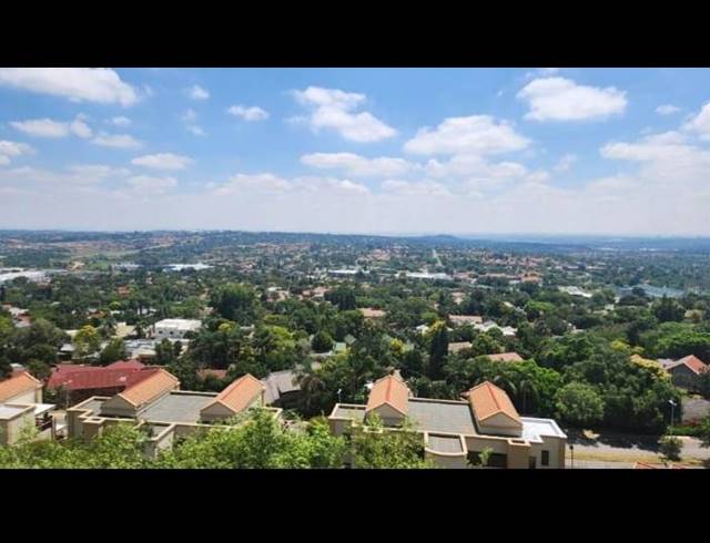 2 BEDROOM APARTMENT FOR SALE IN CONSTANTIA KLOOF